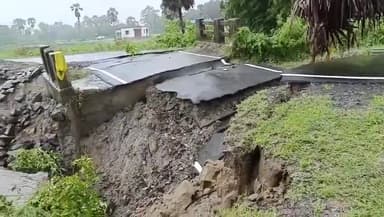 कस्बा: टिकापुर के पास कलभट का संपर्क पथ भारी बारिश में बहा, आवागमन रहा बाधित