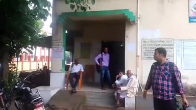 हिलसा: हिलसा शहर के अंचल कार्यालय के गेट पर से एक व्यक्ति का बाइक हुआ गायब