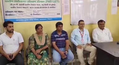 जहानाबाद: पुरानी ब्लॉक परिसर में ग्रामीण स्वरोजगार प्रशिक्षण योजना के तहत महिलाओं को दिया जा रहा 30 दिवसीय ब्यूटीशियन प्रशिक्षण