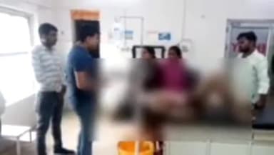 इटावा: इकदिल क्षेत्र के मानिकपुर मोड़ पर चलते ऑटो में बीड़ी जलाते समय आग लगने से मजदूर झुलसकर हुआ घायल, गंभीर हालत में भर्ती