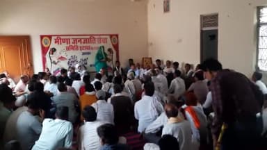 पीपल्दा के इटावा में आदिवासी समाज ने 101 पौधे लगाकर प्रकृति माता का मान सम्मान किया इटावा मीणा समाज के छात्रावास में धूमधाम से मनाया आदिवासी दिवस एवं मणिपुर घटना के ऊपर 2 मिनट का मौन धारण कर किया