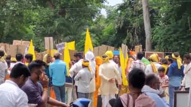 सिवनी: देश और प्रदेश में आदिवासीयो के साथ हो रही अन्याय और अत्याचार की घटनाओं के विरोध मे आदिवासी समाज ने किया प्रदर्शन