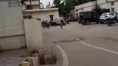 हमीरपुर: सुमेरपुर कस्बे में वाहन चोरी के शक में पुलिस ने चार किशोरों को पकड़कर की पूछताछ