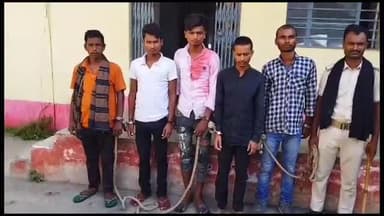 मधेपुरा: मध्यनिषेध मधेपुरा द्वारा जिले के विभिन्न जगहों पर छापेमारी अभियान के तहत 2 शराब तस्कर गिरफ्तार एक फरार 13 शराबी गिरफ्तार