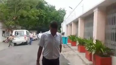 प्रयागराज: मंडलायुक्त कार्यालय पहुंचे आलोक मौर्य ने ज्योति मौर्य पर लगाए गए आरोप का साक्ष्य देने के लिए मांगा 20 दिन का समय