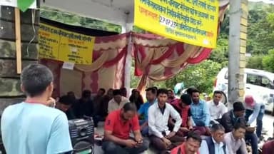 घाट: रामानी में स्थित राय का रा..कॉ. चौटा घाट में शिक्षकों की मांग को लेकर नंदा नगर तहसील में ग्रामीणों का आंदोलन 14 भी जारी