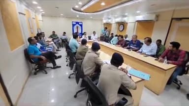 વડોદરા: VMCની વડી કચેરી ખાતે મેયરની અધ્યક્ષતામાં બેઠક યોજાઈ