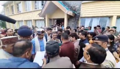 कोटगढ़: मुख्यमंत्री सुखविंदर सिंह सुक्खू ने नारकण्डा में सुनी लोगों की समस्याएं