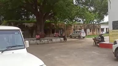 हमीरपुर: भौनिया गांव में दूसरी किस्त दिए बगैर आवास पूर्ण करने का थमाया गया नोटिस, सदमें में लाभार्थी