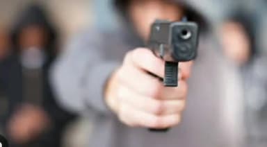 ବିରିଡି: ଉକୁନ୍ଦରା ଅଞ୍ଚଳ ରେ ମହିଳା ଙ୍କୁ ବନ୍ଧୁକ ଦେଖାଇ ଧମକ ଥାନାରେ ଅଭିଯୋଗ