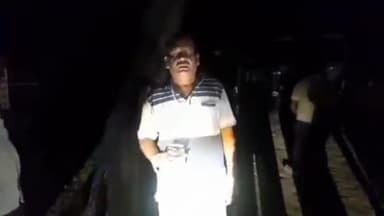 होशंगाबाद नगर: ग्राम जसारपुर क्षेत्र में रेवासियों ने दो डंपरों को रेत का अवैध उत्खनन करते हुए पकड़ा किया देहात पुलिस के हवाले