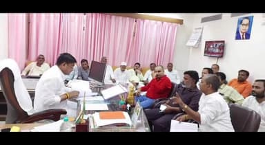 पैलानी: चंदवारा गांव के यमुना पुल संघर्ष समिति ने राज्य मंत्री से की मुलाकात, एक सैकडा लोगों ने बताई अपने क्षेत्र की समस्याएं।