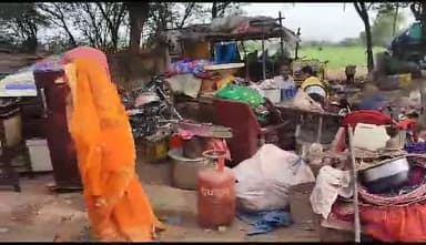 अलवर: अलवर शांतिकुंज के सामने पूर्व मंत्री के जन्म पर गरीबों को दिए आशियाने तोडे, रोड चौड़ी करने के बहाने उजाड़ दिए घर