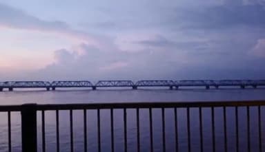 गोंडा: एल्गिन चर्सडी ब्रिज पर घाघरा नदी का पानी 49 सेंटीमीटर खतरे के निशान से ऊपर,सूचना विभाग ने ऑफिसियल ग्रुप से दी जानकारी