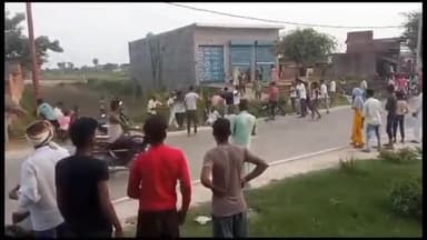 हसनपुर: आदमपुर में जमीनी विवाद को लेकर दो पक्षों में सड़क पर जमकर चले लाठी डंडे, मारपीट का लाइव वीडियो हुआ वायरल