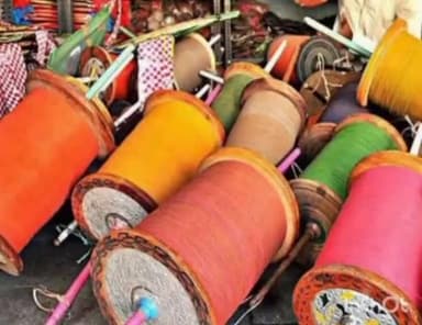 गाज़ियाबाद: कौशांबी में चाइनीज मांझा विक्रेताओं पर पुलिस ने की बड़ी कार्रवाई, भारी मात्रा में चाइनीज मांझा किया बरामद