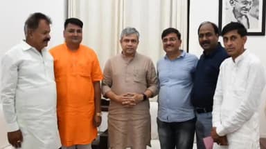 पीपलदा: इटावा वैष्णव बैरागी समाज के प्रदेश अध्यक्ष भुवनेश वैष्णव ने केंद्रीय रेल मंत्री अश्वनी वैष्णव से की भेंट