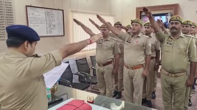 मुरादाबाद: कटघर क्षेत्र अधिकारी ने कटघर थाने में पुलिसकर्मियों को एकता व नागरिकों के प्रति कर्तव्य भावना की दिलाई शपथ