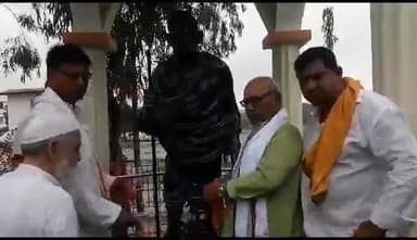 जहानाबाद: गांधी मैदान स्तिथ गांधी प्रतिमा पर अगस्त क्रांति दिवस के मौके पर जिला कांग्रेस कमेटी के नेताओं ने  किया माल्यार्पण