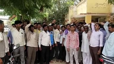 सरदारशहर: रीको औद्योगिक क्षेत्र स्थित GSS पर आधा दर्जन से ज्यादा गांवों के किसानों ने विद्युत समस्याओं को लेकर किया जमकर प्रदर्शन