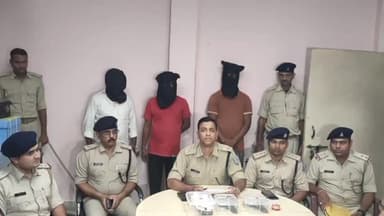 कांके: रांची के सुखदेवनगर थाना क्षेत्र से चरस तस्करी मामले में तीन अपराधी गिरफ्तार, दो पिस्टल भी हुआ बरामद