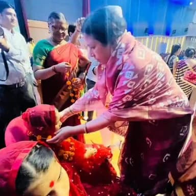 सागर नगर: लाडली बहनों को अगस्त माह की आर्थिक सहायता राशि वितरण का कार्यक्रम पद्माकर सभागार में आयोजित, लाडली बहनों का हुआ सम्मान