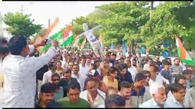 सागर नगर: कांग्रेसियों ने बुंदेलखंड मेडिकल कॉलेज के सामने किया जमकर प्रदर्शन, डीन का किया पुतला दहन