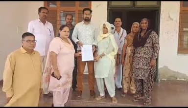 रावला: 9PSD ग्राम पंचायत के वार्ड-4 में 15 फुट इंटरलॉकिंग सड़क निर्माण का हो रहा विरोध, रावला तहसीलदार को सौंपा गया ज्ञापन