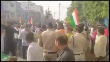 सागर नगर: बुंदेलखंड मेडिकल कॉलेज में व्याप्त अनियमितताओं के खिलाफ कांग्रेस ने चिकित्सा शिक्षा मंत्री और सीएम का पुतला दहन किया