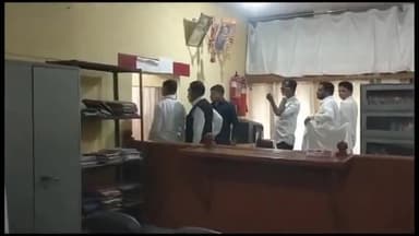 रायबरेली: उप निबंधक कार्यालय में रजिस्टार के विरुद्ध अधिवक्ताओं ने महा निरीक्षक निबंधक लखनऊ को भेजा ज्ञापन