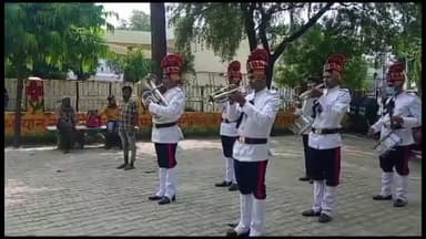 मुरादाबाद: शहीद स्मारक कंपनी बाग एकता द्वारा मुरादाबाद में राष्ट्रीय गीत राष्ट्रधुनो पर पीएसी बैंड द्वारा वादन किया गया