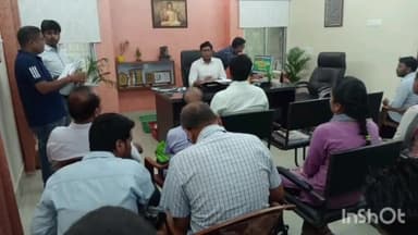 खगड़िया: अनुमंडल कार्यालय में एसडीओ ने की राजस्व कर्मचारियों के साथ समीक्षा बैठक दिए निर्देश