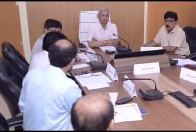 ग्वालियर गिर्द: संभाग आयुक्त कार्यालय के सभागार में उद्योगों को बढावा देने और औद्योगिक क्षेत्रों की समस्याओं के निदान को लेकर हुआ संवाद