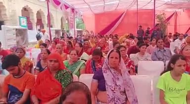 अलवर: इंदिरा गांधी स्मार्टफोन योजना का ज़िला स्तरीय कार्यक्रम राज ऋषि कॉलेज में हुआ संपन्न, सीएम गहलोत ने किया वर्चुअल शुभारंभ