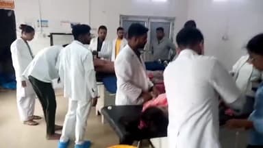 इटावा: इकदिल नेशनल हाईवे पर एसआरएलटी कॉलेज के सामने आवारा जानवर से टकराकर बुलेट सवार दंपति सहित 3 लोग हुए घायल