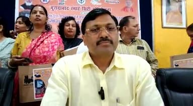 मुरादाबाद: मंडल आयुक्त ने आज स्मार्ट सिटी अंतर्गत ऑपरेशन कायाकल्प प्रोजेक्ट के तहत 40 छात्र-छात्राओं को बांटे  लैपटॉप