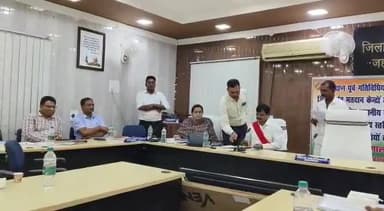 जहानाबाद: समाहरणालय के सभा कक्ष में निर्वाचन सूची के पुनरीक्षण  कार्यों के संबंध में जनप्रतिनिधियों व वरीय अधिकारियों की हुई बैठक