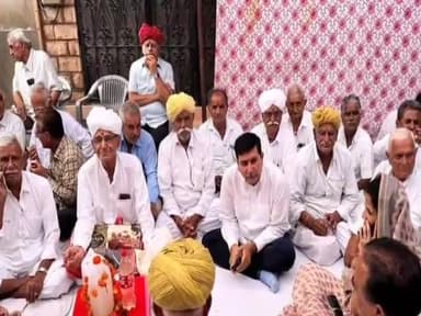 बाड़मेर: पूर्व राजस्व मंत्री बायतु विधायक हरीश चौधरी ने जिला मुख्यालय पर शोक सभा में पहुंचकर संवेदनाएँ प्रकट की