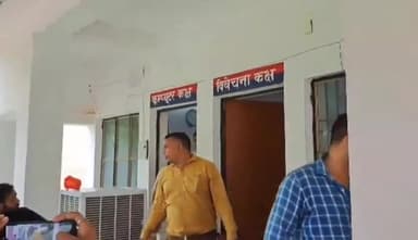 गोंडा: एंटी करप्शन ब्यूरो के सदस्यों ने ₹10000 घूस लेते हुए परसिया बहोरी गांव के लेखपाल को रंगे हाथो सदर तहसील से किया गिरफ्तार