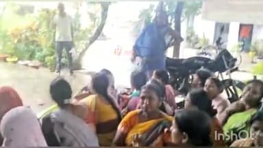 डुमरांव: डुमरांव प्राथमिक स्वास्थ्य केंद्र पर आशा कर्मियों की 31वें दिन अनिश्चितकालीन हड़ताल जारी