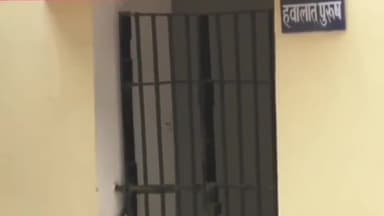 हनुमानगढ़: धोलीपाल गांव में तलवार लेकर घूम रहा युवक गिरफ्तार पुलिस को देखकर भागने लगा आरोपी आर्म्स एक्ट में आरोपी पर मामला हुआ दर्ज