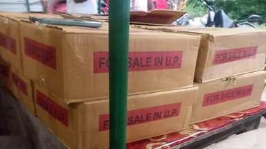 बक्सर: औद्योगिक थाना क्षेत्र के टोल प्लाजा के समीप इंडिगो कार से 15 पेटी शराब बरामद, चालक गिरफ्तार