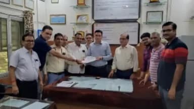 हनुमानगढ़: टाउन में सेवारत चिकित्सक संघ अरिसदा के बैनर तले चिकित्सकों ने टाउन में जिला अस्पताल पीएमओ मुकेश पोटलिया को सोपा ज्ञापन