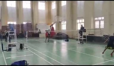 अलवर: राज्य स्तरीय सब जूनियर बैडमिंटन प्रतियोगिता में खिलाड़ी फिसला तो जगह बदली, आज से जयकृष्ण क्लब में भी होंगे मुकाबले