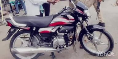 आगरा: एसएन मेडिकल कॉलेज से बाइक हुई चोरी, एमएम गेट पुलिस ने धनराशि इकट्ठा कर पीड़ित को प्रदान की नई बाइक