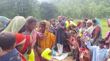 बनांचल ग्रामो में नशामुक्ति व शिक्षा के    प्रति विगत अनेक वर्षों से सतत जागरूकता व शिक्षण सामग्री वितरण
(प्रिय आदिवासियों भाइयों ,बहनों का अति स्नेह मिलता है सदा ).....💐💐💐