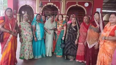 होशंगाबाद नगर: नर्मदापुरम शहर के ग्वालटोली काली मंदिर पर आज अखिल भारतीय ग्वाल महासभा ने झांसी से नर्मदापुरम पधारी महिला का किया स्वागत