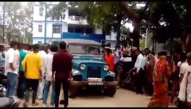 बक्सर: सदर अस्पताल में मरीज के परिजनों तथा सुरक्षाकर्मियों के बीच हुई मारपीट, दो लोगों को पुलिस ने हिरासत में लिया