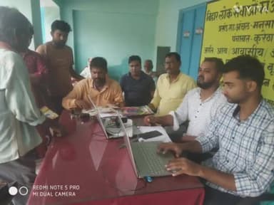 मनसाही:- सामाजिक सुरक्षा पेंशन एवं दिव्यांग के लिए कुरेठा पंचायत भवन में लगा पेंशन शिविर।