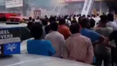 पटना ग्रामीण: गांधी मैदान थाना क्षेत्र के एग्जीबिशन रोड में आनंद टावर स्थित प्लाई के गोदाम में लगी आग